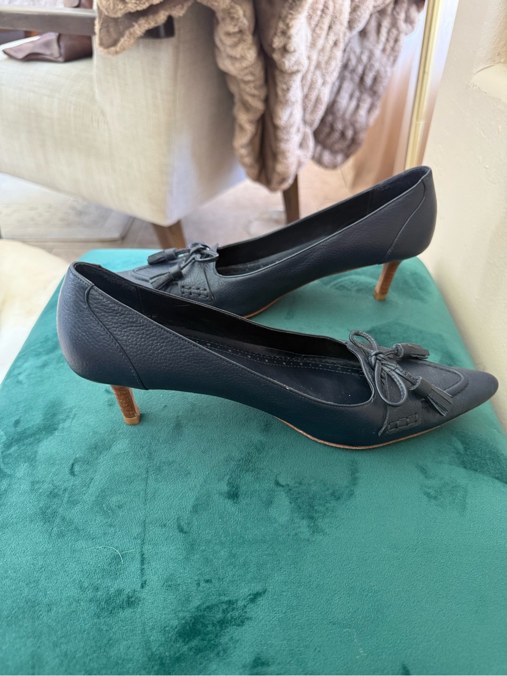 Brooks Brothers 324 Navy Blue Leather Pointed-Toe Wood Kitten Heels with Tassel - Picture 9 of 10